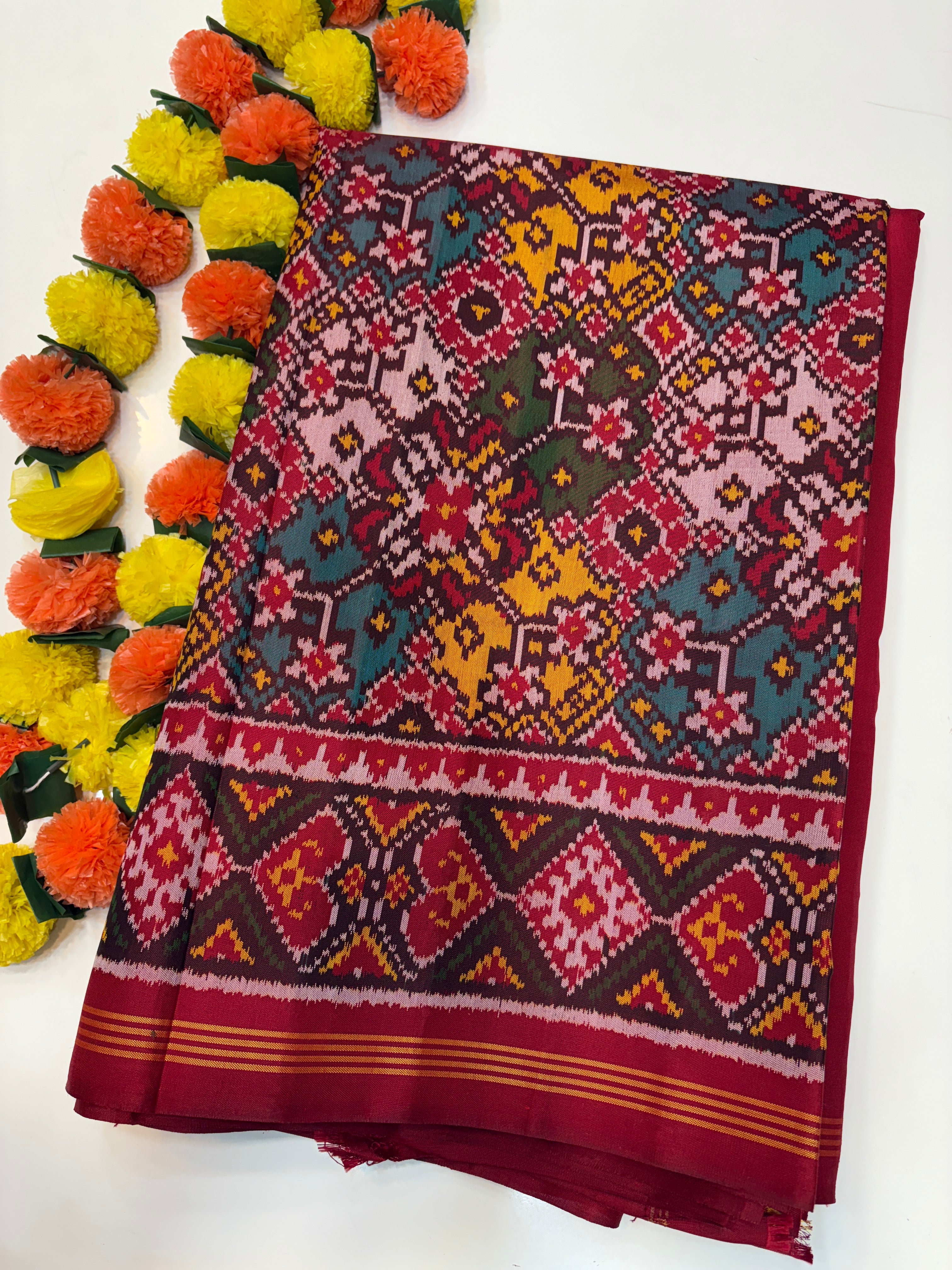 Multytone navratan design patola