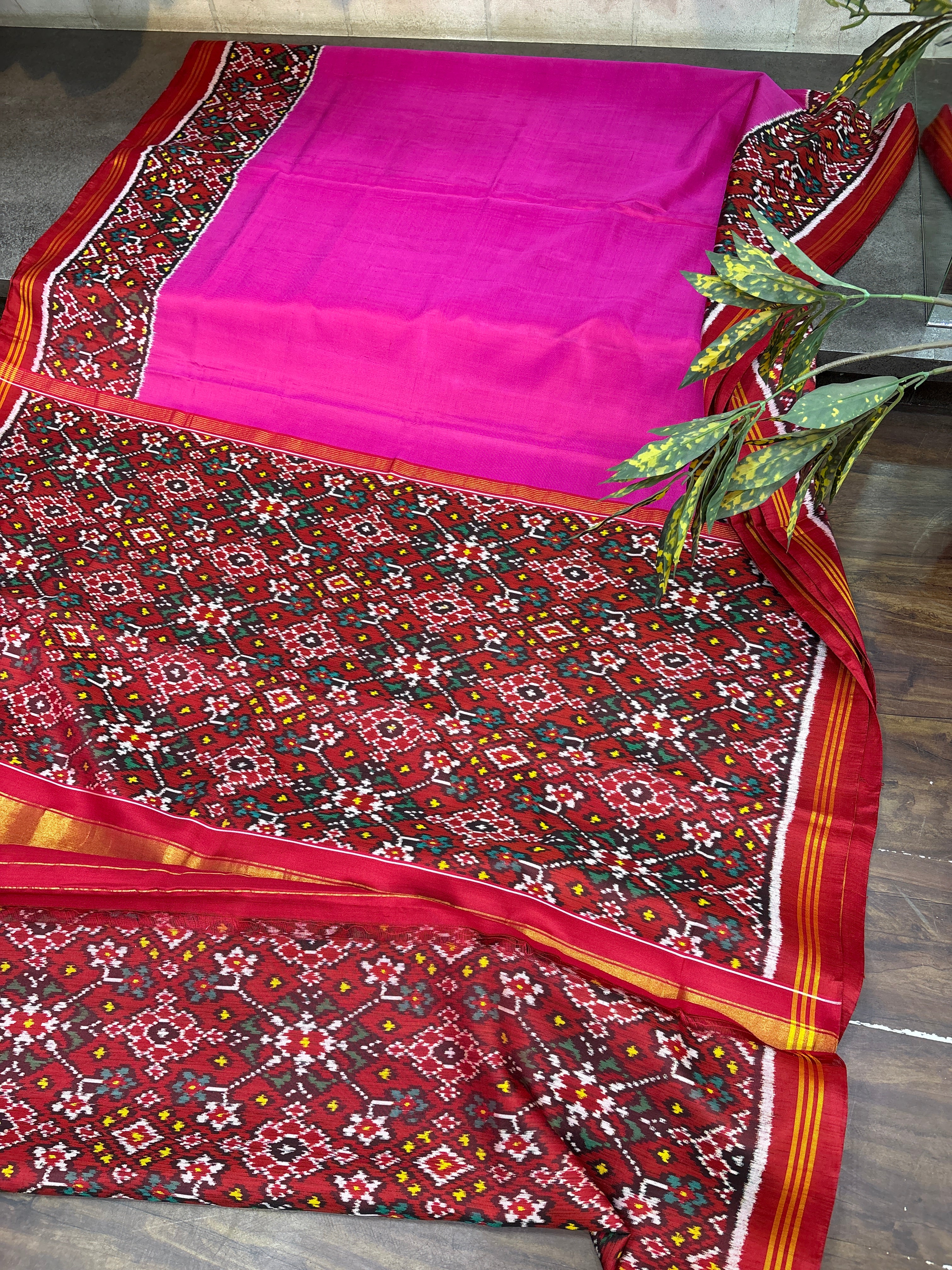 Single ikkat gada bodar patola saree