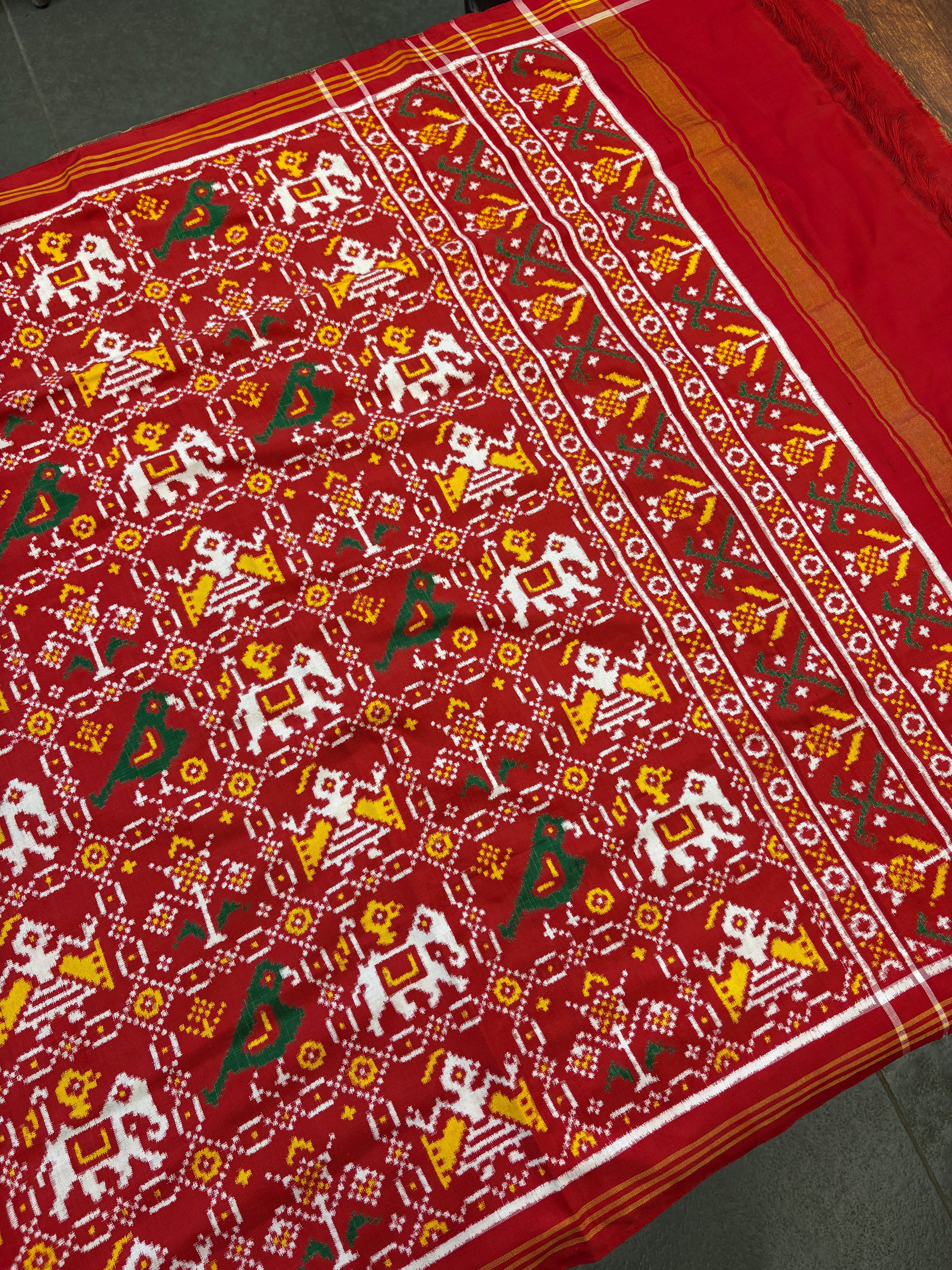 Red narikunj design duppta patan