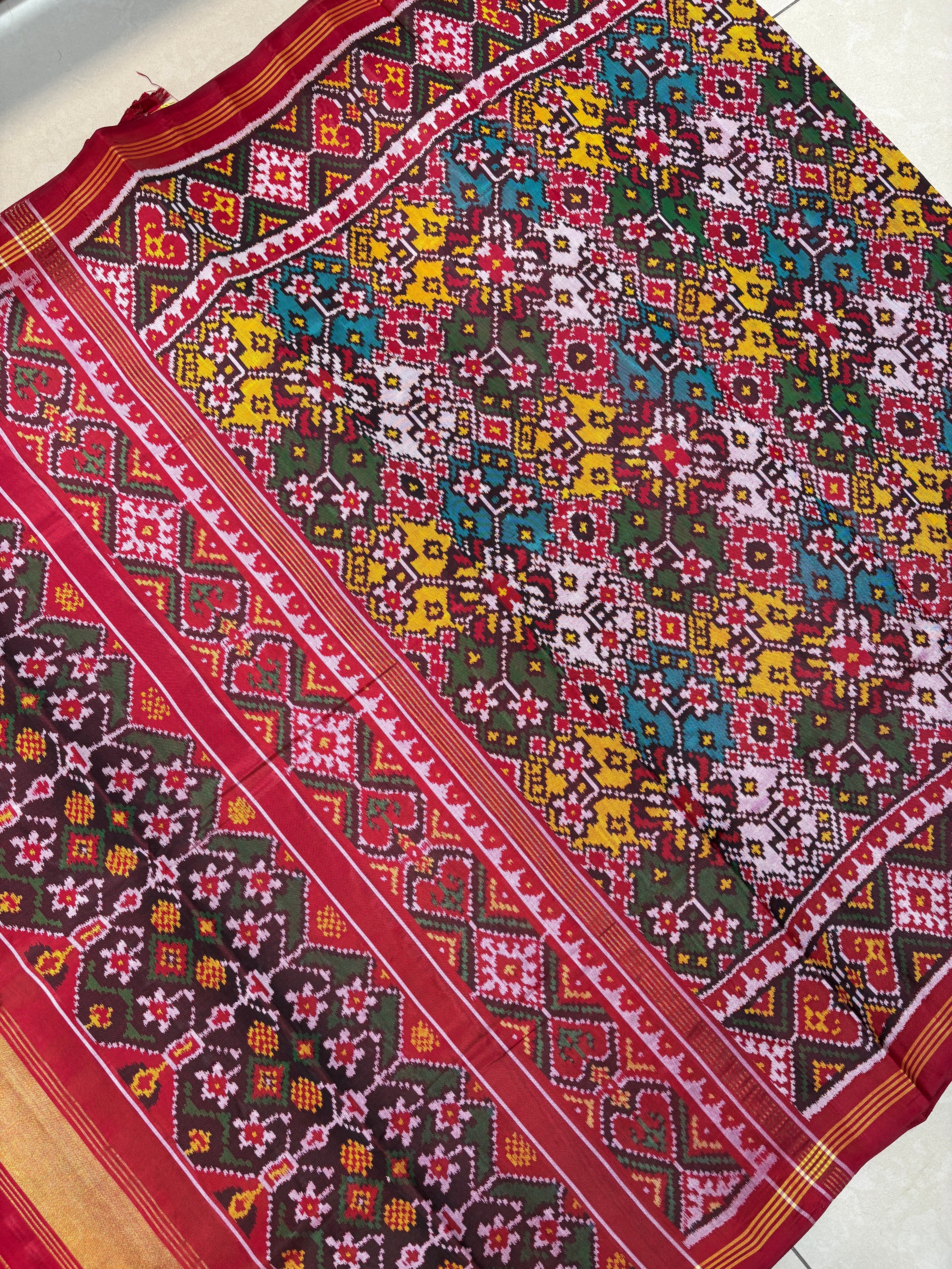 Multytone navratan design patola