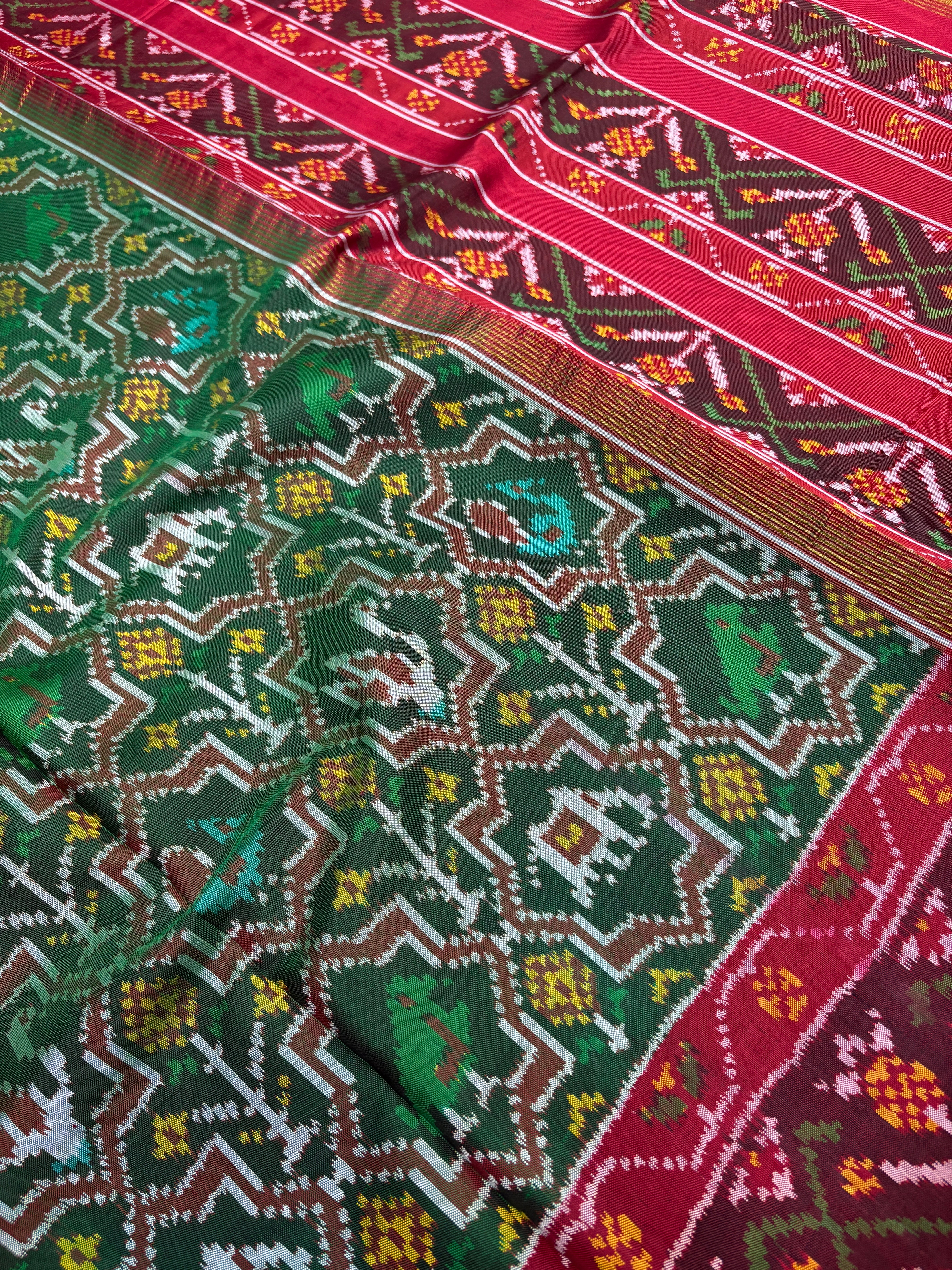 Green red star narikunj design patola saree