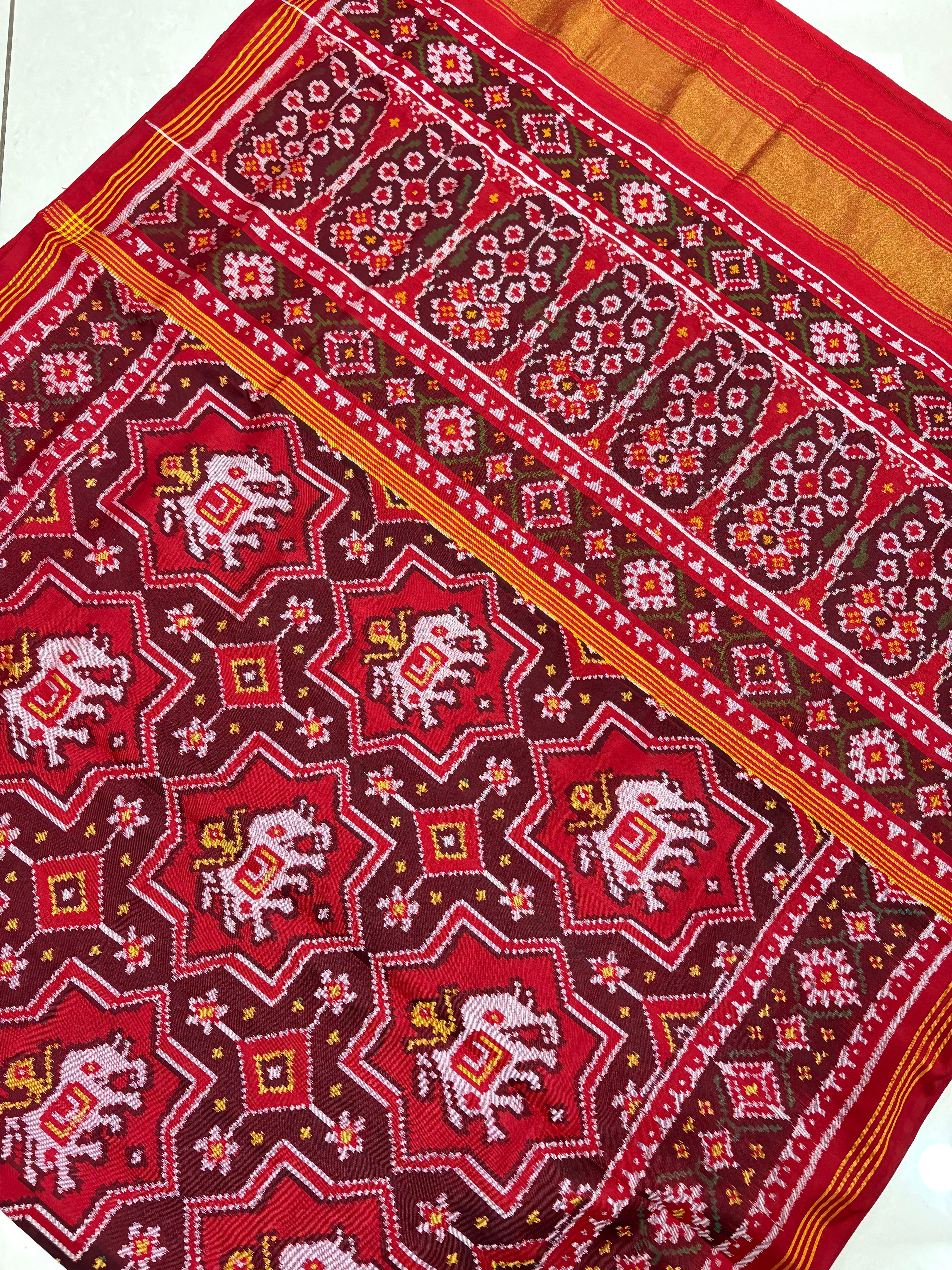 Red star figure single weave patola